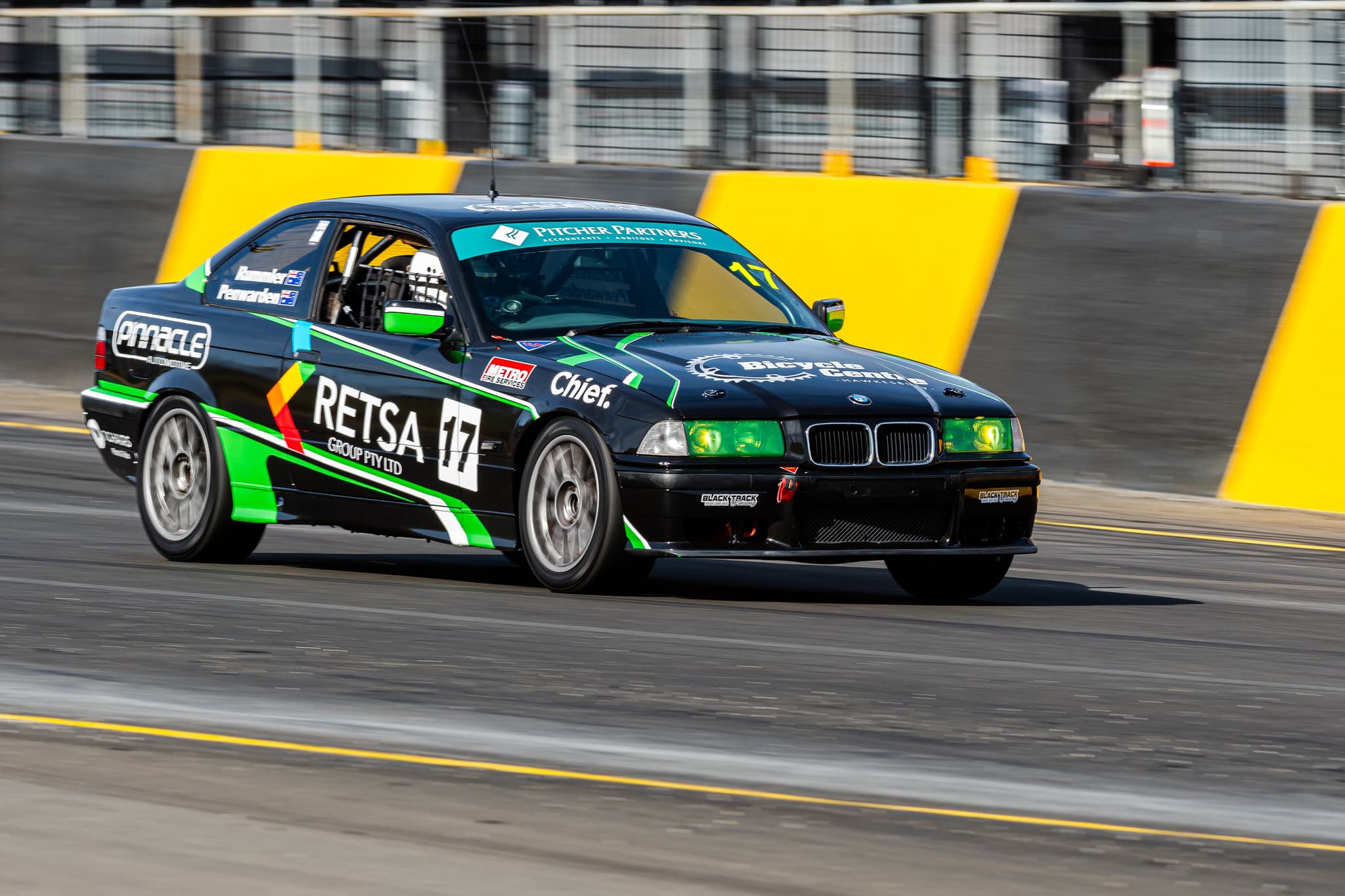 Project E36 racing on street circuit